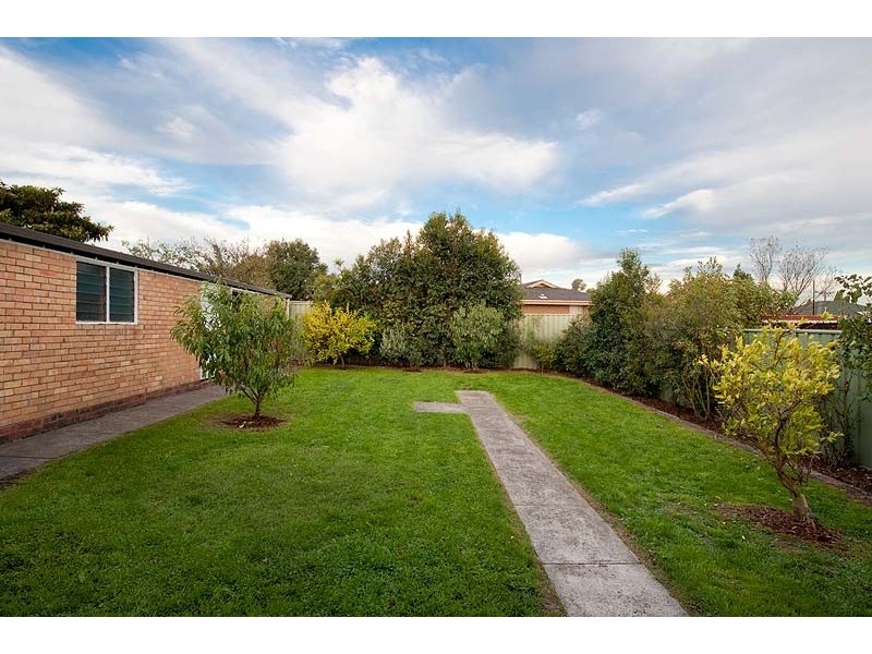 18 Gladhall Avenue, Thornbury VIC 3071