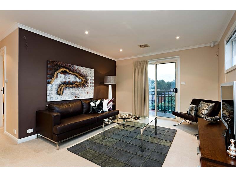 18 Gladhall Avenue, Thornbury VIC 3071