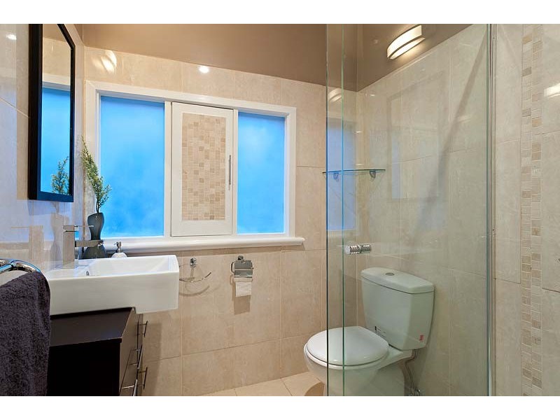 18 Gladhall Avenue, Thornbury VIC 3071