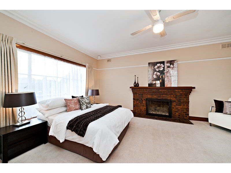18 Gladhall Avenue, Thornbury VIC 3071