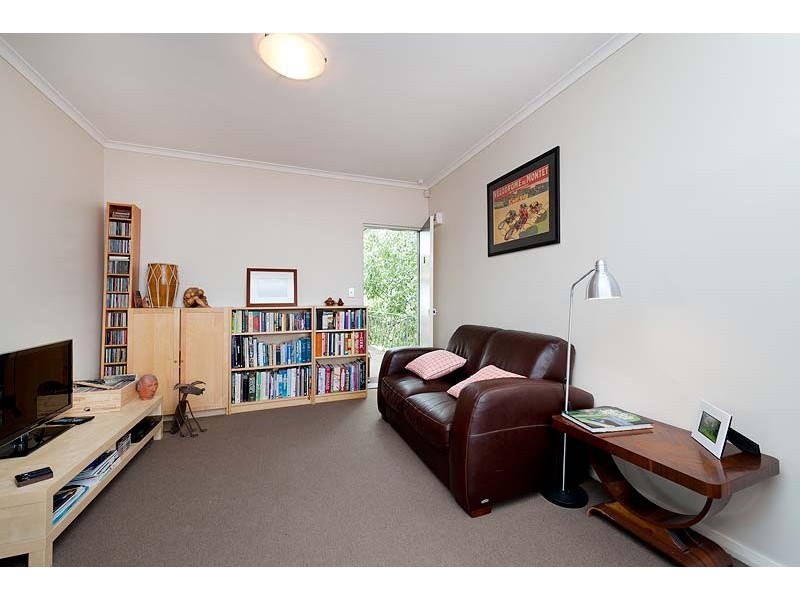 15/14 Hutton Street, Thornbury VIC 3071