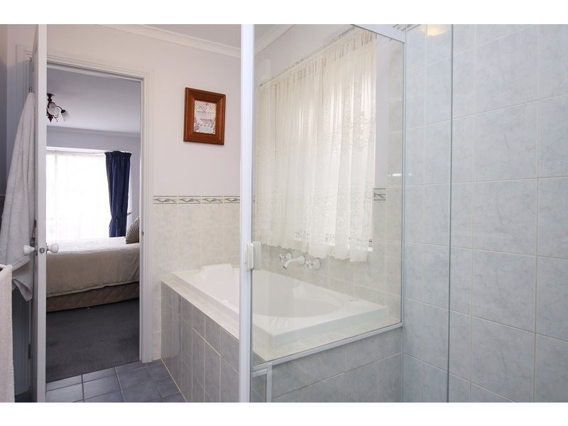 32B Warren Road, Para Hills West SA 5096