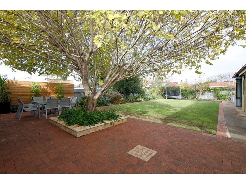 11 Rosslyn Avenue, Manningham SA 5086