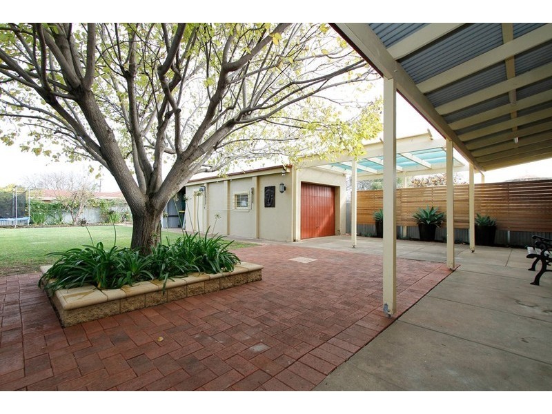 11 Rosslyn Avenue, Manningham SA 5086