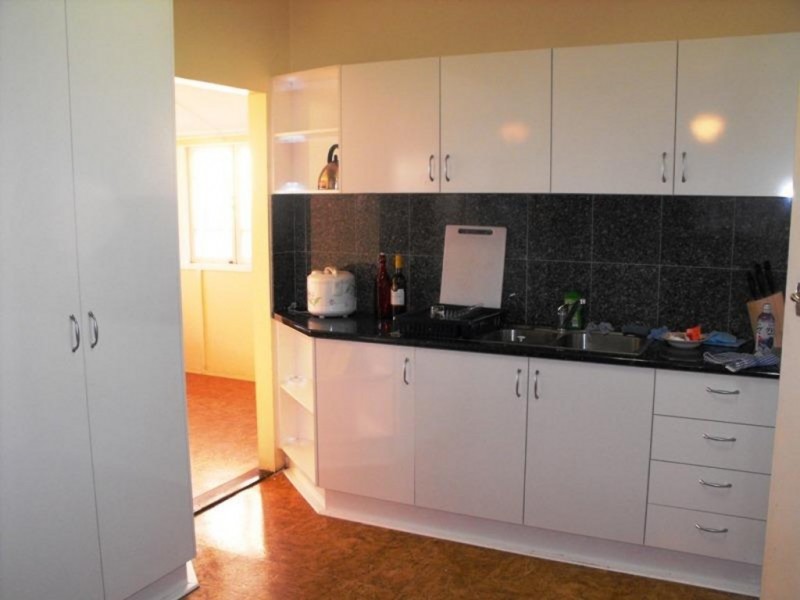 32 Swain St, Holland Park West QLD 4121