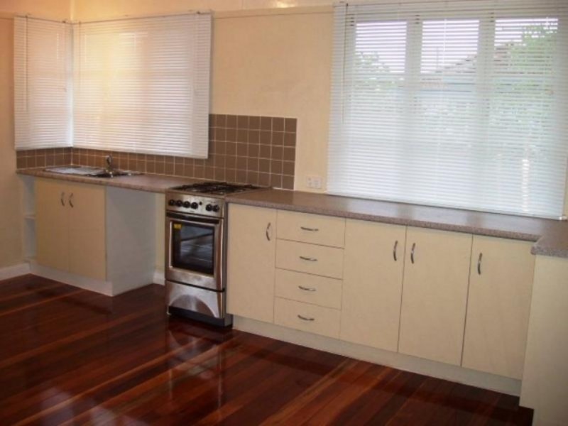 10 Carnelian Street, Holland Park QLD 4121