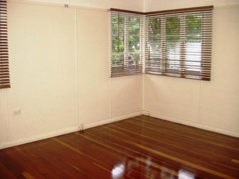 10 Carnelian Street, Holland Park QLD 4121