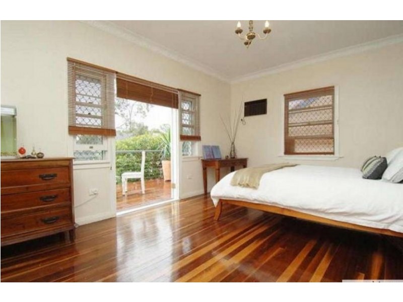 141 Arnold Street, Holland Park QLD 4121