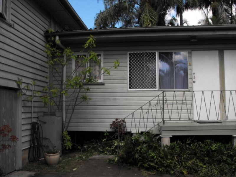 2/ 23 Rowsley, Greenslopes QLD 4120