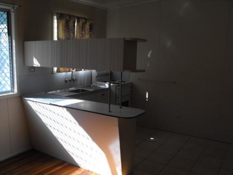 2/ 23 Rowsley, Greenslopes QLD 4120