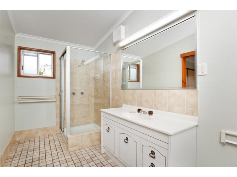 15 DUNROD ST, Holland Park QLD 4121