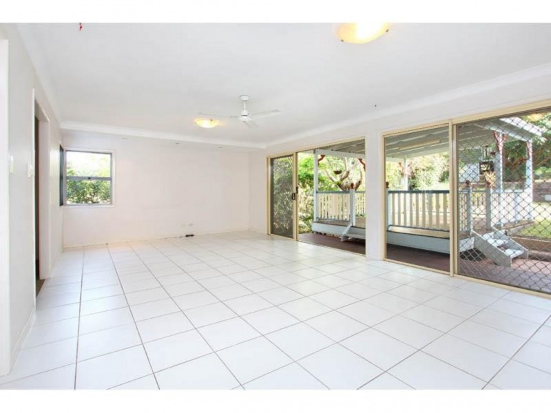 32 Abbotsleigh Street, Holland Park QLD 4121