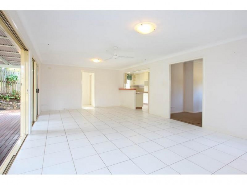 32 Abbotsleigh Street, Holland Park QLD 4121