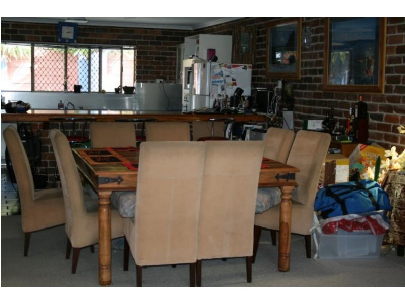 8 Gaza Road, Holland Park West QLD 4121