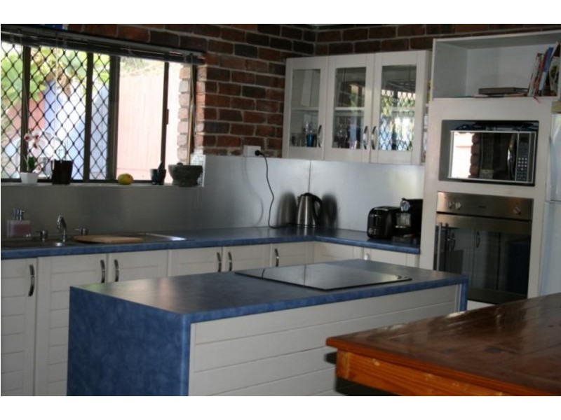 8 Gaza Road, Holland Park West QLD 4121