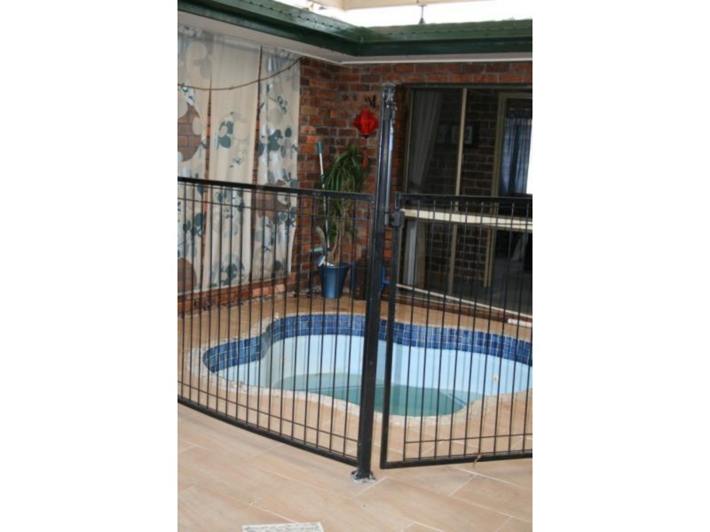 8 Gaza Road, Holland Park West QLD 4121