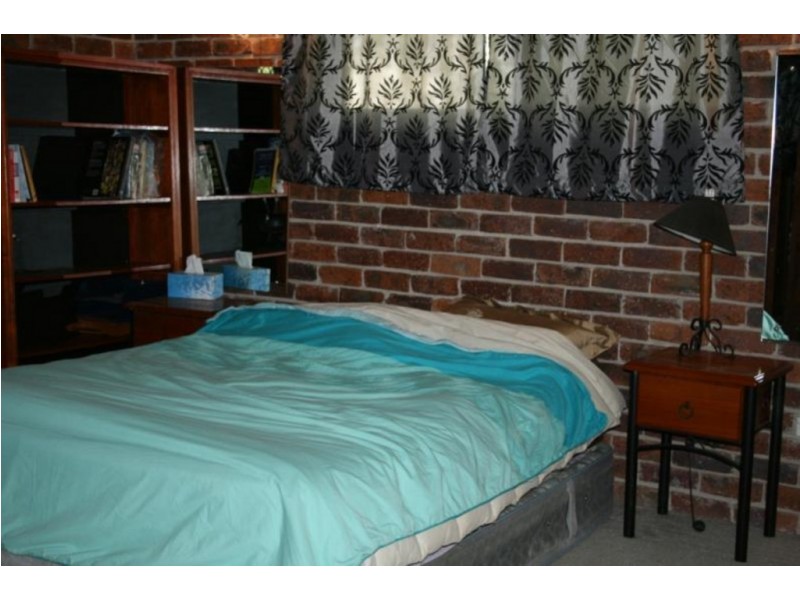 8 Gaza Road, Holland Park West QLD 4121