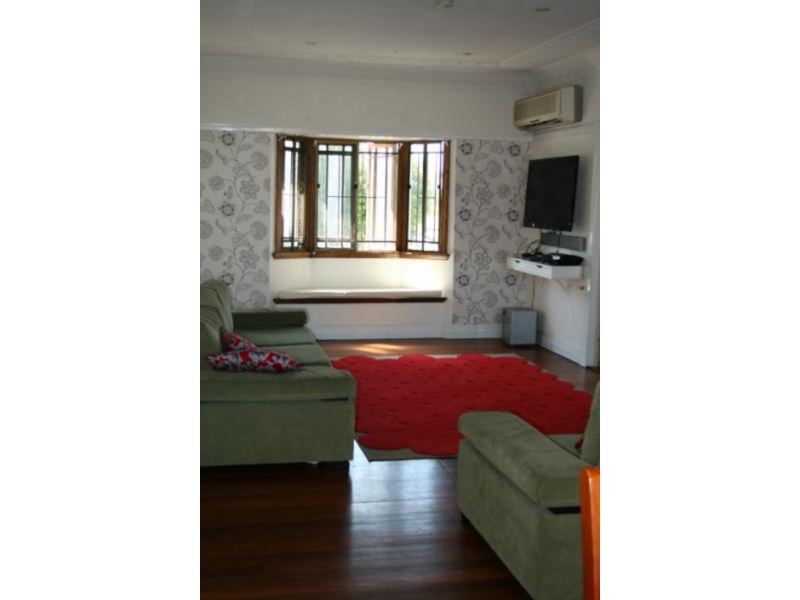 15 Burlington Street, Holland Park QLD 4121