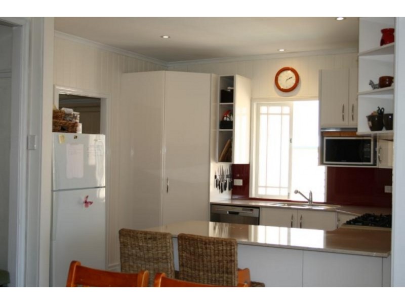 15 Burlington Street, Holland Park QLD 4121