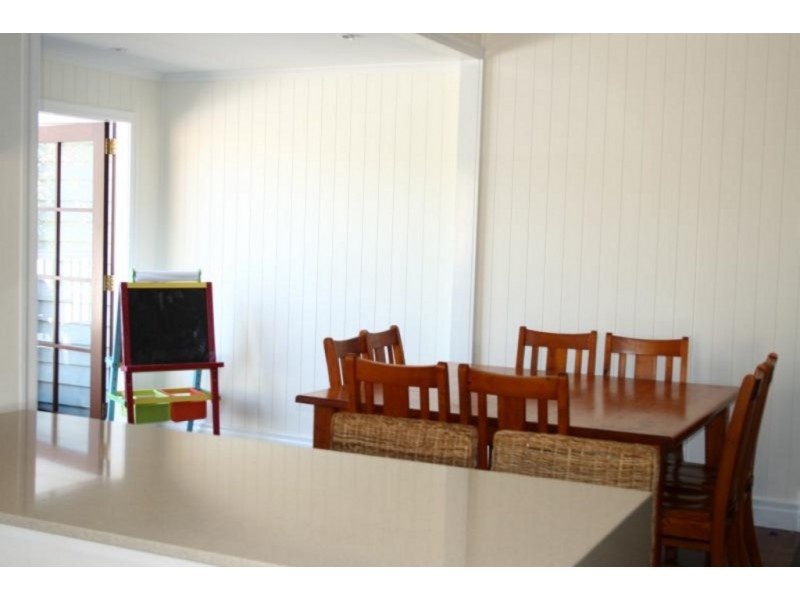 15 Burlington Street, Holland Park QLD 4121