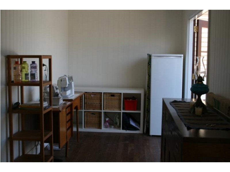 15 Burlington Street, Holland Park QLD 4121