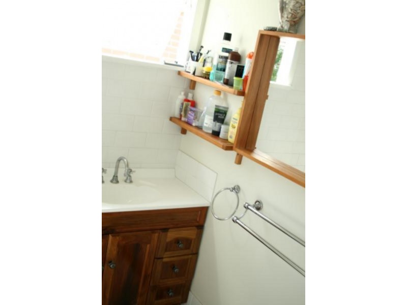 15 Burlington Street, Holland Park QLD 4121