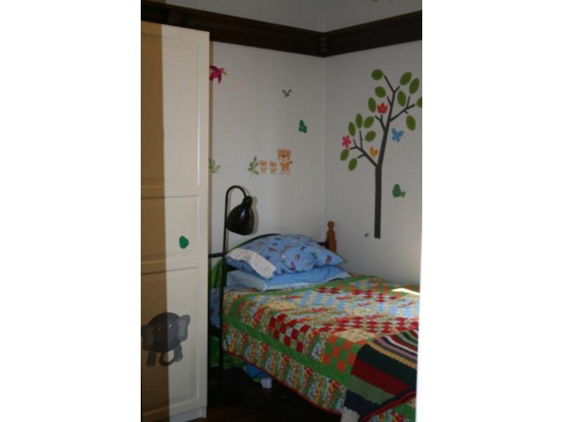 15 Burlington Street, Holland Park QLD 4121