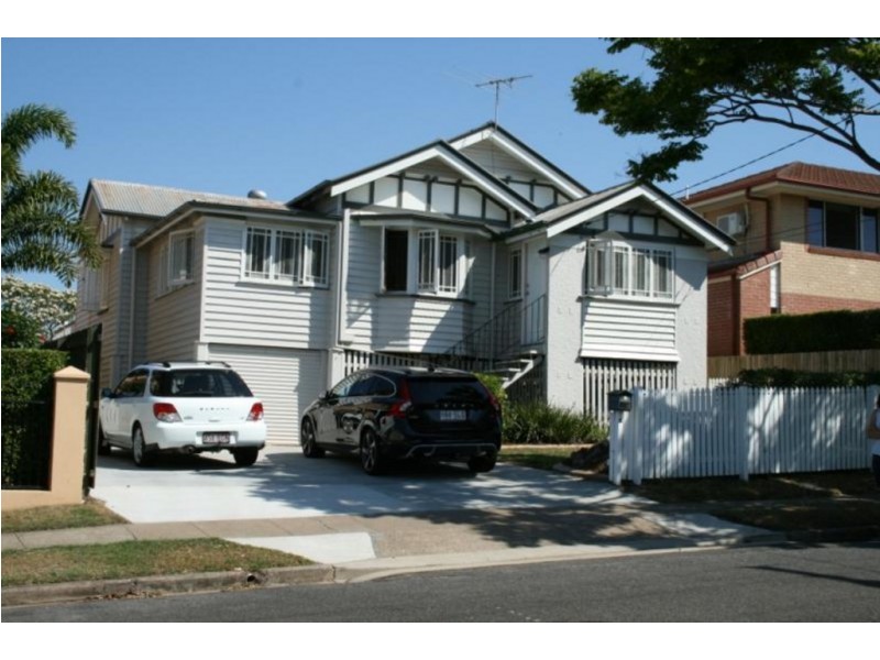 15 Burlington Street, Holland Park QLD 4121