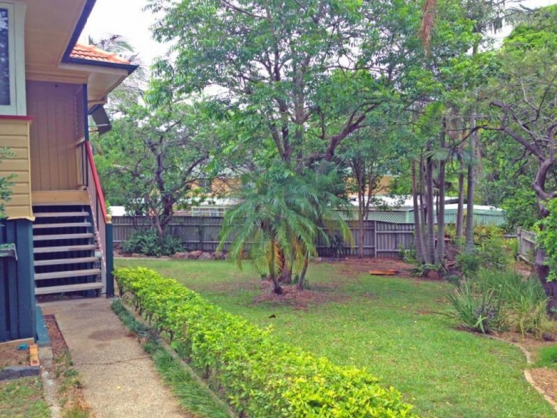 27 Binya Street, Holland Park QLD 4121