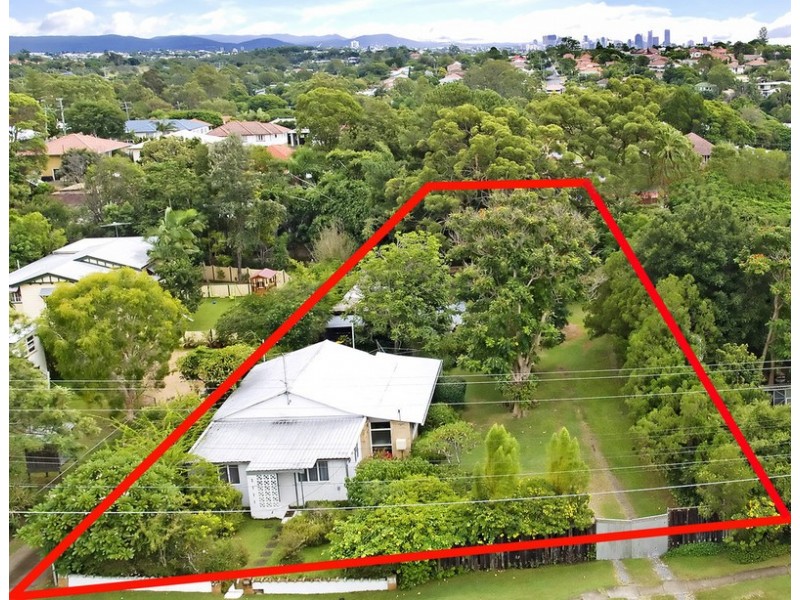 33-35  Palm av, Holland Park West QLD 4121