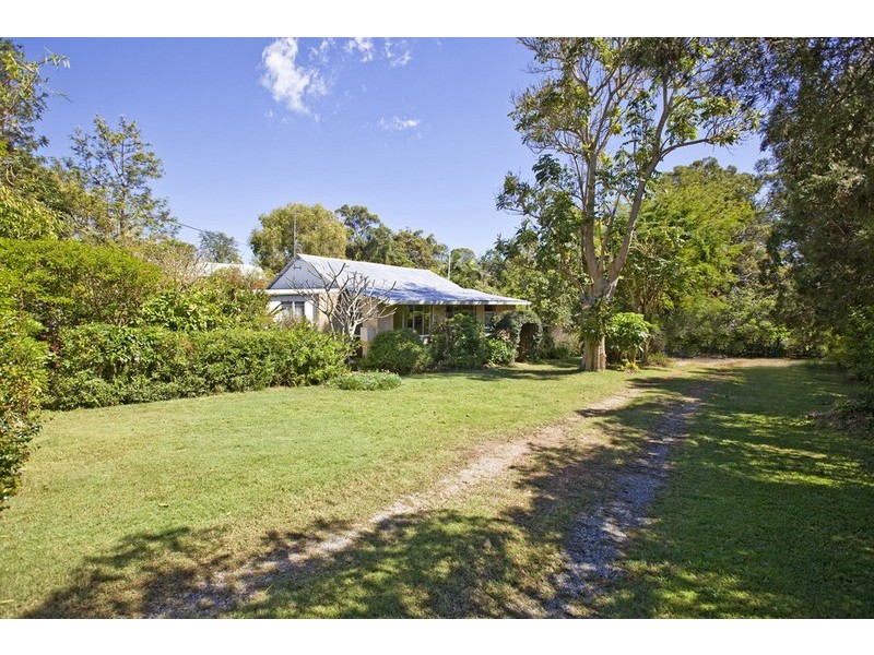 33-35  Palm av, Holland Park West QLD 4121
