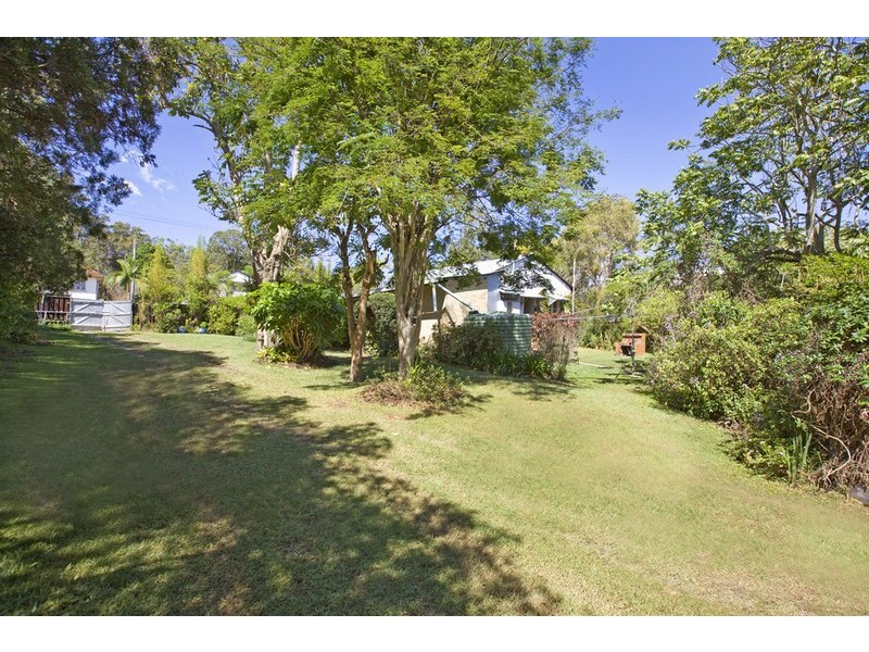 33-35  Palm av, Holland Park West QLD 4121