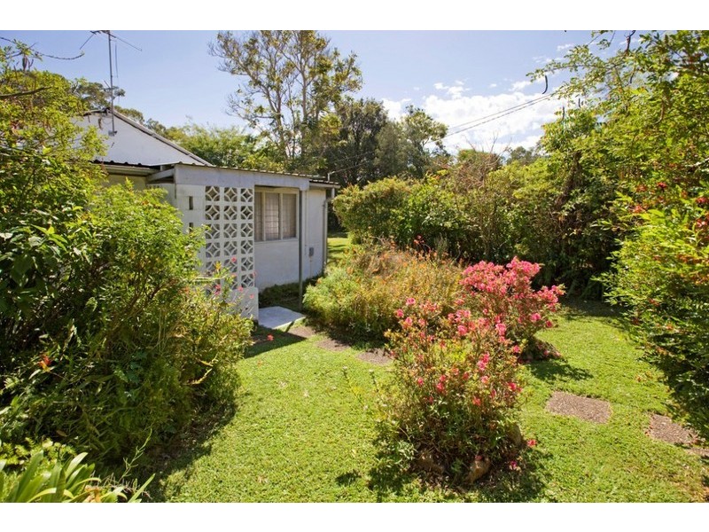 33-35  Palm av, Holland Park West QLD 4121