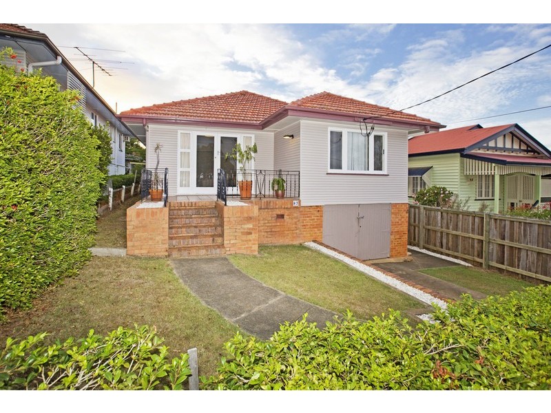 87 Peach Street, Greenslopes QLD 4120