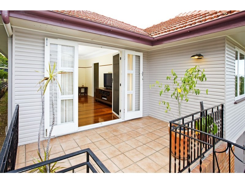 87 Peach Street, Greenslopes QLD 4120