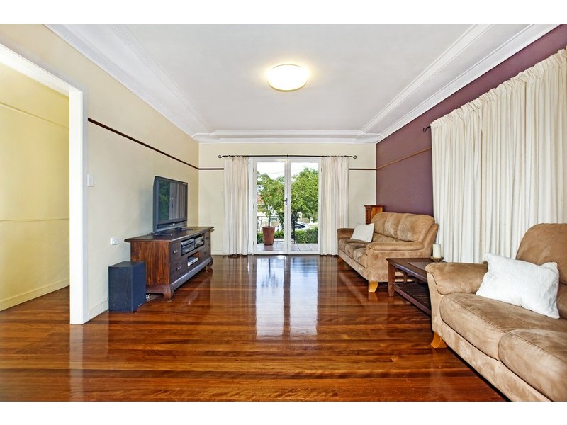 87 Peach Street, Greenslopes QLD 4120