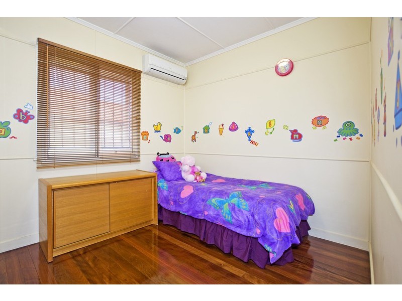 87 Peach Street, Greenslopes QLD 4120