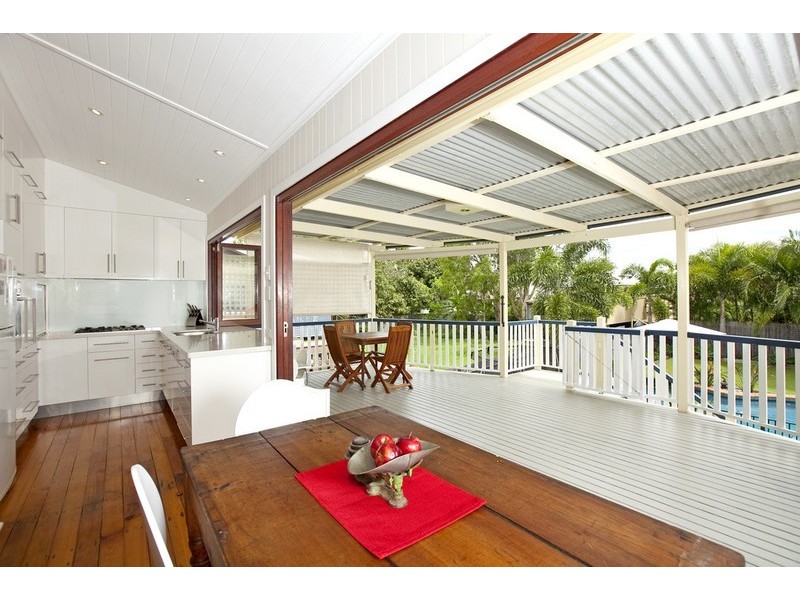 151 Long Street East, Graceville QLD 4075