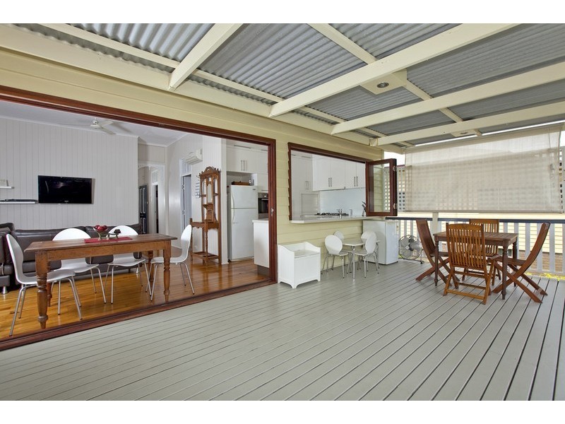 151 Long Street East, Graceville QLD 4075