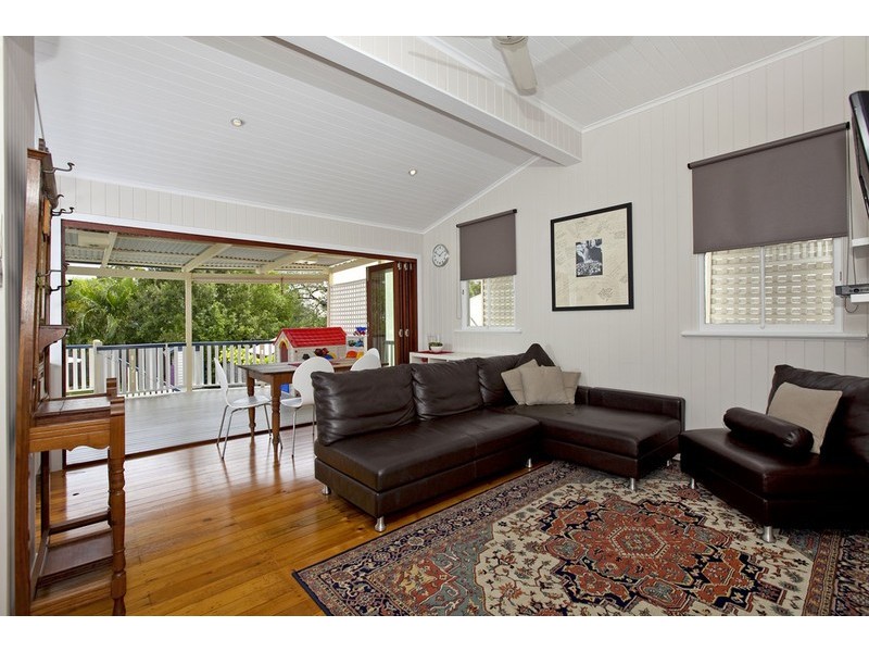 151 Long Street East, Graceville QLD 4075