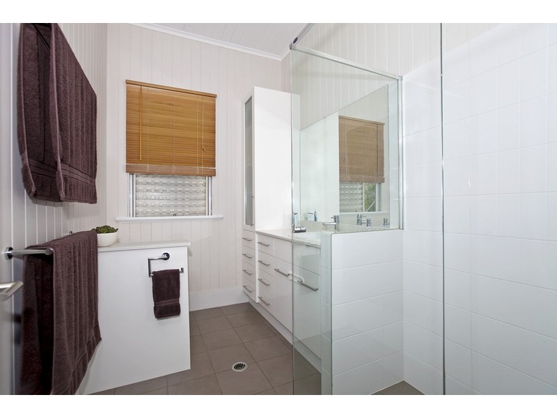 151 Long Street East, Graceville QLD 4075