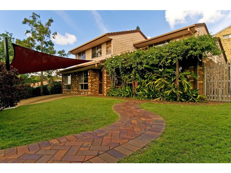 8 Selangor, Carina QLD 4152