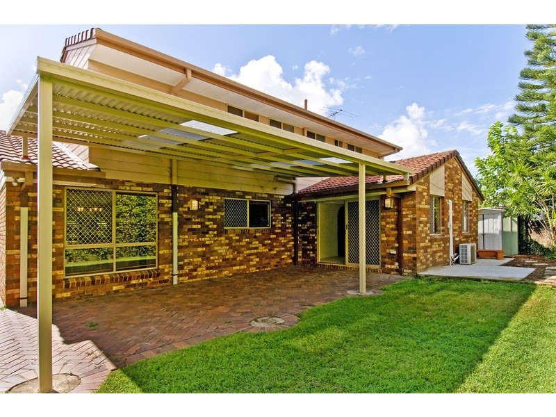 8 Selangor, Carina QLD 4152