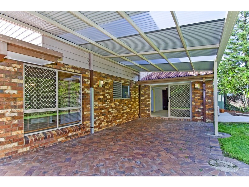 8 Selangor, Carina QLD 4152