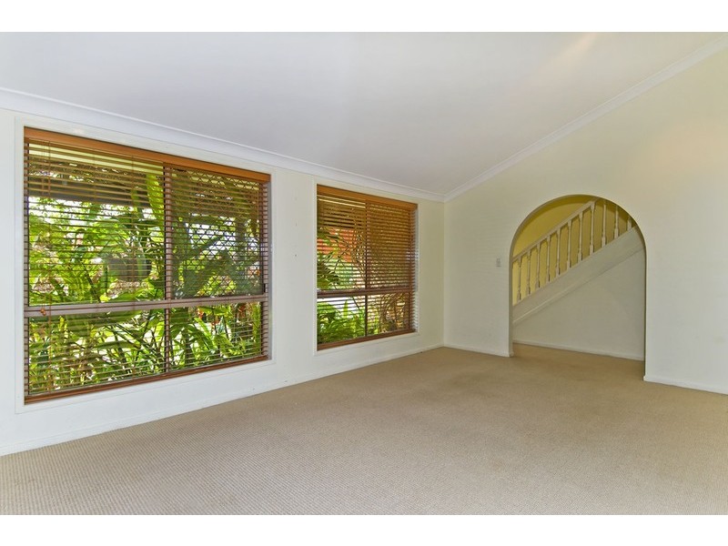 8 Selangor, Carina QLD 4152