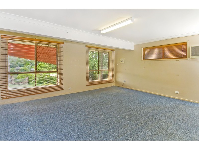 8 Selangor, Carina QLD 4152