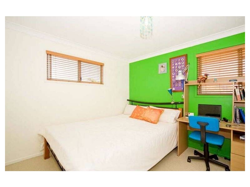 8 Selangor, Carina QLD 4152