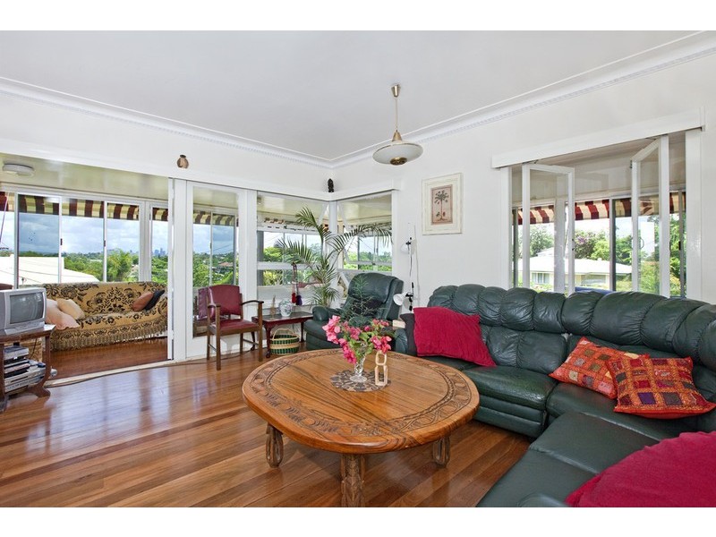 9 Spa Street, Holland Park West QLD 4121