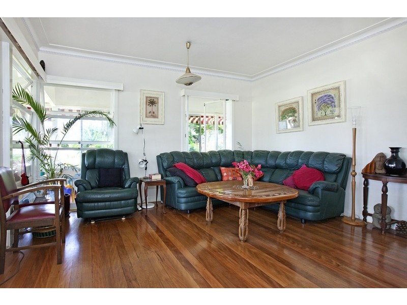 9 Spa Street, Holland Park West QLD 4121