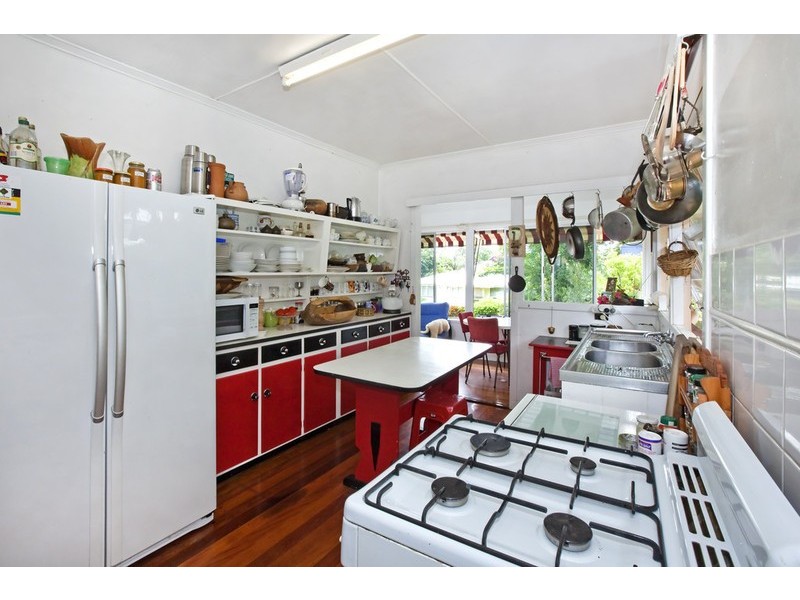 9 Spa Street, Holland Park West QLD 4121